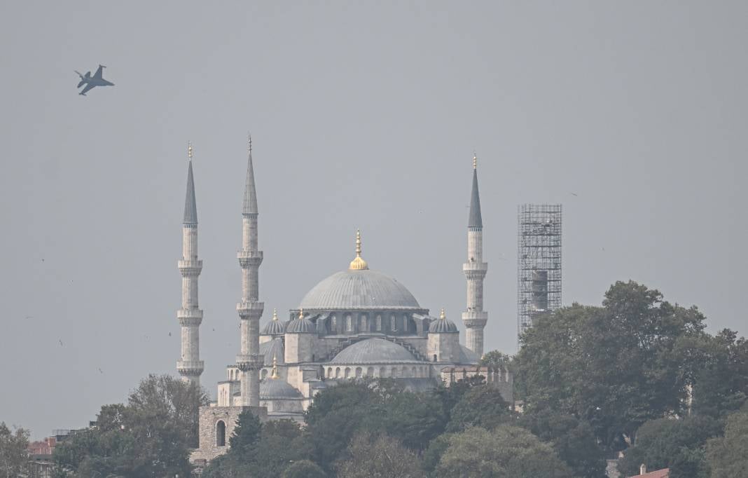 SOLOTÜRK İstanbul semalarında. Kule: “Muhteşemsiniz. Sizleri seviyoruz” 14